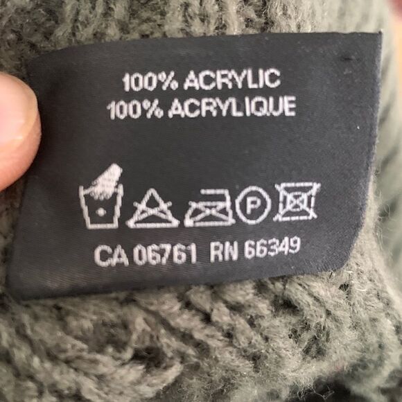 LORD And Taylor Knitted Poncho - Picture 6 of 8